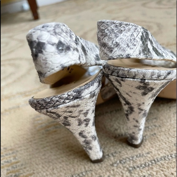 𝅺Paul Green Snake Pumps - Picture 6 of 9